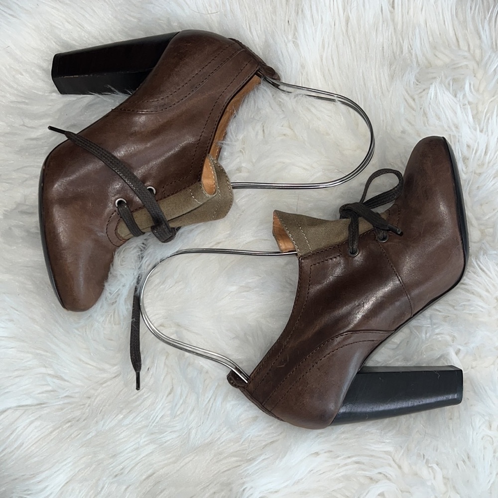 🔹 Dries Van Noten Leather and Canvas Heeled Lace Up Shoe